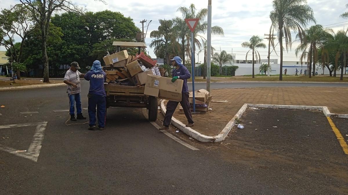 Até o momento, foram recolhidos cerca de 45 m³ de resíduos gerados durante o feriado. (Foto/Divulgação)