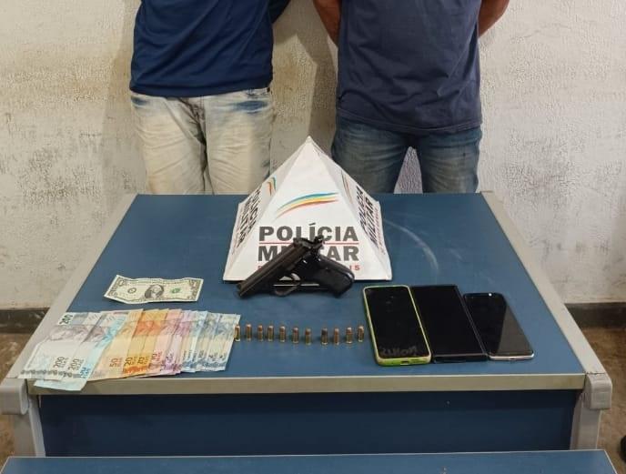 Suspeitos foram levados para a Delegacia, juntamente com materiais usados no crime e levados das vítimas (Foto/Carlos Paiva)