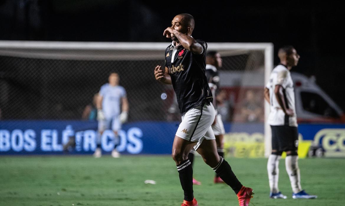 O “Trem Bala” comandado por Paulo Henrique promoveu a terceira derrota consecutiva do Fogão no Brasileirão. (Foto/Leandro Amorim/Vasco)