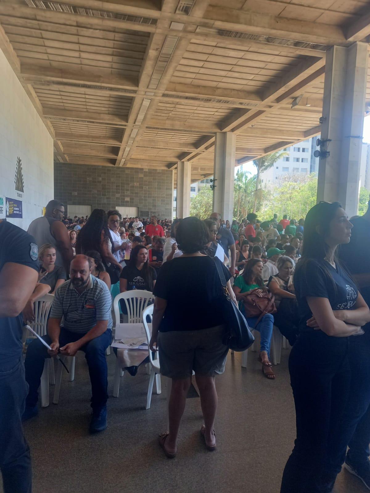 Manifestação de educadores na ALMG (Foto/Divulgação)