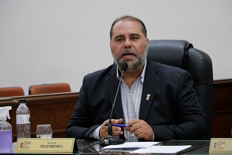 Vereador fez questionamentos em plenário sobre o as informações da CEI publicadas na coluna Falando Sério (Foto: Comunicação CMU)