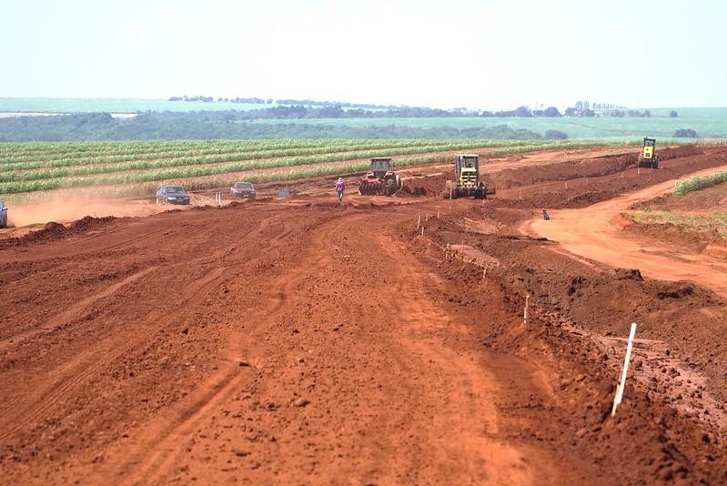 Futura rodovia tem alto tráfego de veículos e ligará a BR-262 ao rio Uberaba (Foto: Divulgação PMU)