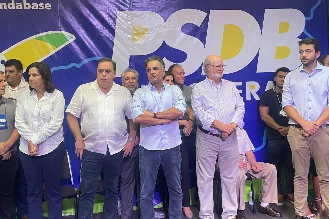 O deputado federal Paulo Abi-Ackel foi reconduzido ao comando durante evento em Belo Horizonte que teve a presença de Piau (Foto: Divulgação)