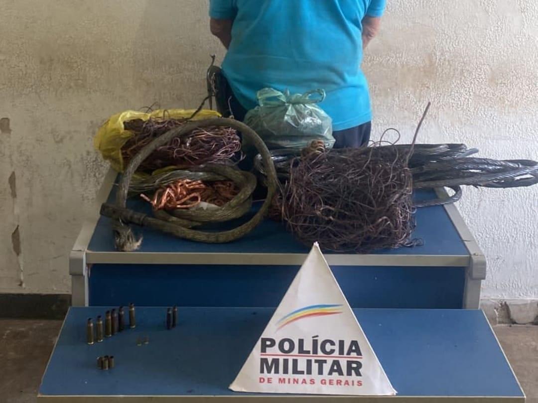 O comerciante, de 73 anos, foi preso com grande quantidade de cabos de cobre e alumínio e cartuchos deflagrados de uso restrito (Foto/Divulgação)