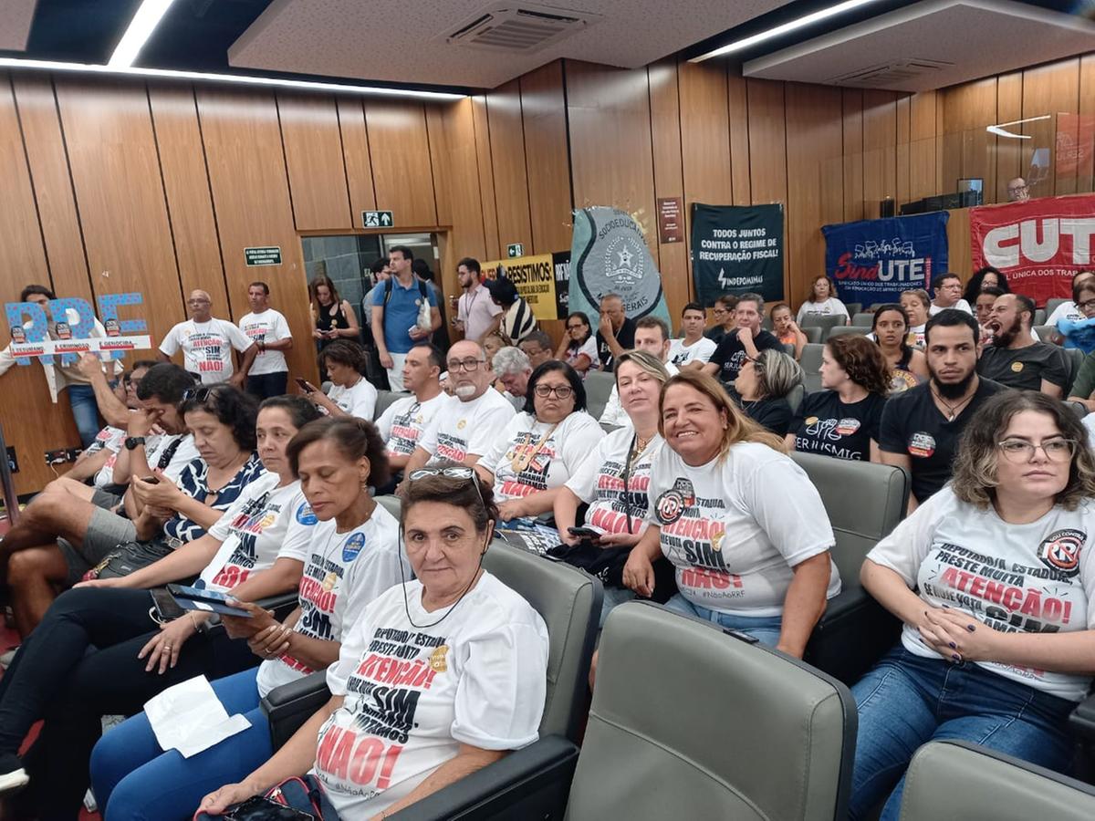 Maria Aparecida de Oliveira e demais servidores da Educação em Uberaba reforçam luta contra o RRF em Minas Gerais (Foto/Divulgação Sind-UTE)