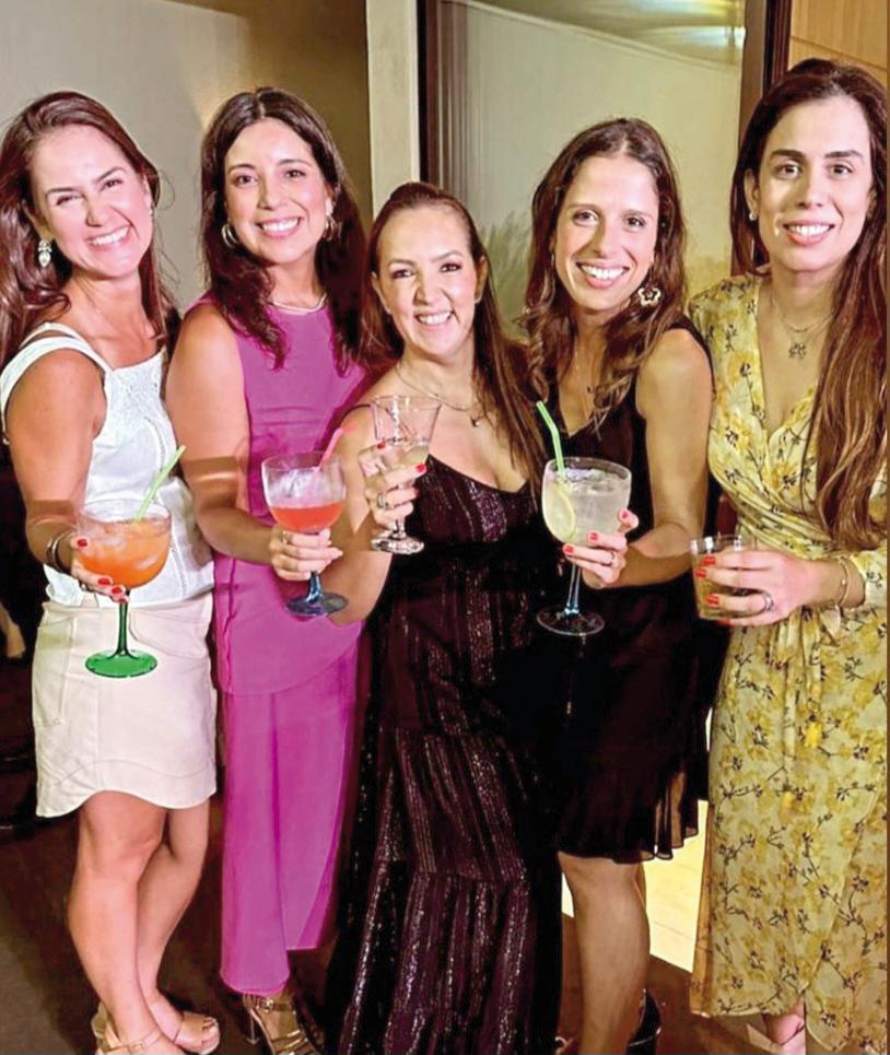 Brinde das amigas Adriana Gullo, Marília, Juliana, Sara Fantato e Mari Leonardelli (Foto/Divulgação)