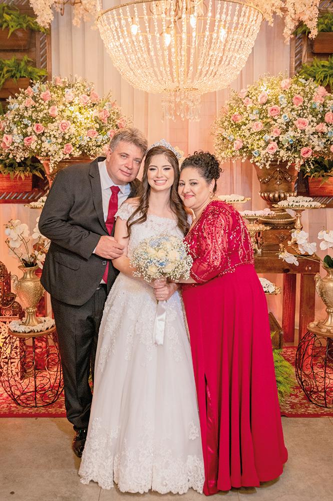 Maria Isabel Cardoso Delfino e Mário César Delfino com a filha Mariana (Foto/Bruno Rabelo)