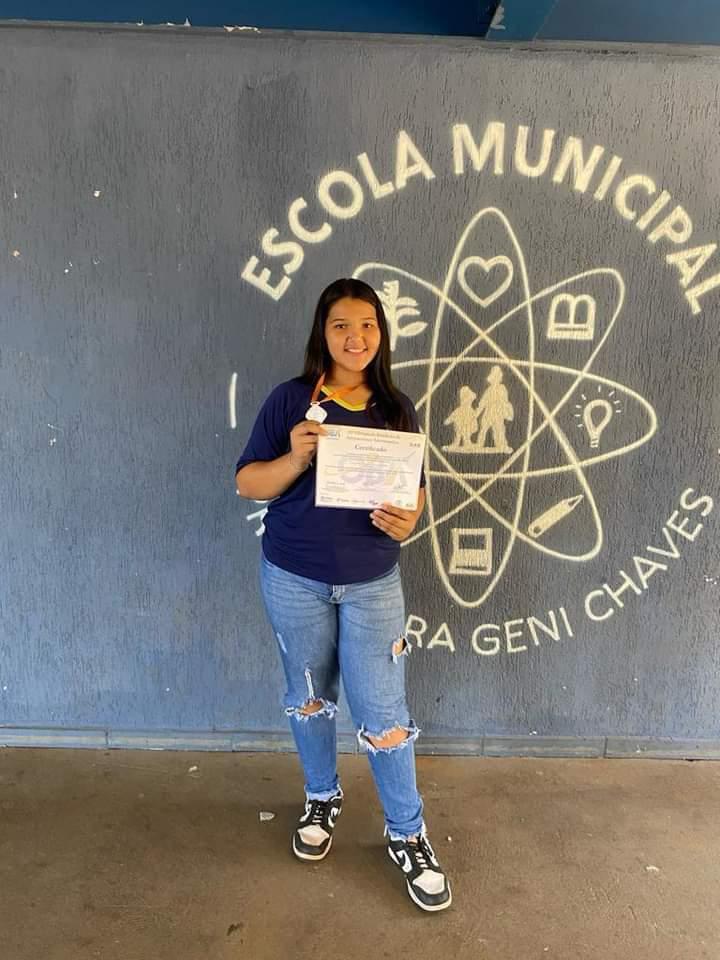 Verônica Letícia Sousa Freitas, do 7° ano, da Escola Municipal Professora Geni Chaves, de Uberaba, se destacou entre 1,2 milhão de alunos de todo o Brasil ao conquistar medalha de bronze na XXVI Olimpíada Brasileira de Astronomia e Astronáutica (Foto/Divulgação)