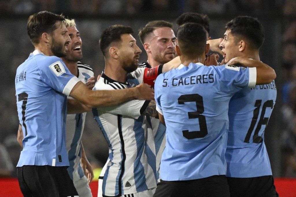 “Acho que os mais jovens têm de aprender um pouquinho a respeitar os mais velhos”, disse Lionel Messi (Foto/Gaúcha/Zero Hora)