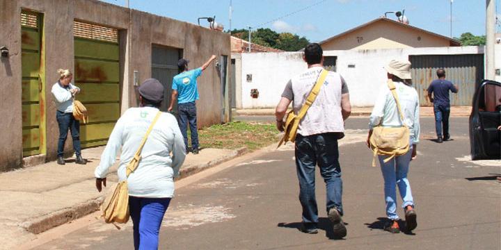 Os agentes percorrem os bairros com maior incidência de focos de reprodução do mosquito transmissor da dengue, chikungunya e zika. A ação será das 7h30 às 14h10. (Foto/Arquivo)