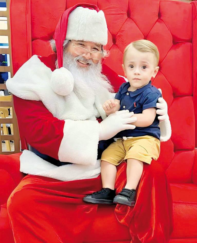 Já é Natal para o fofo Lorenzo Nunes Moura, que viu o Papai Noel pela primeira vez (Foto/Divulgação)