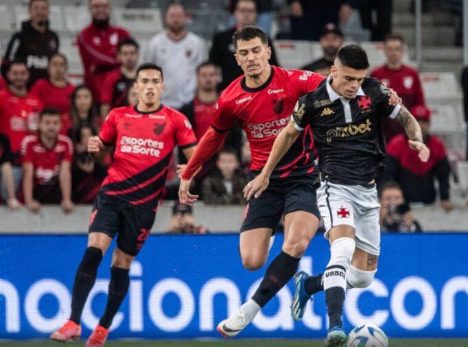 Athlético-PR e Vasco são vaiados na Ligga Arena após empate sem gols ruim para ambos (Foto/Leandro Amorim/Vasco)