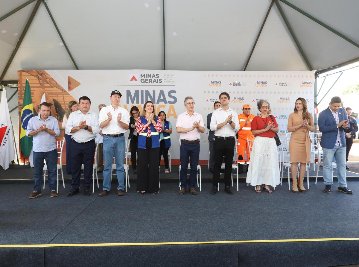 Assinatura do convênio para a liberação de R$ 18,4 milhões para o Samu Regional ocorreu em julho, com a presença do governador em Uberaba (Foto: Dirceu Aurélio Imprensa MG)