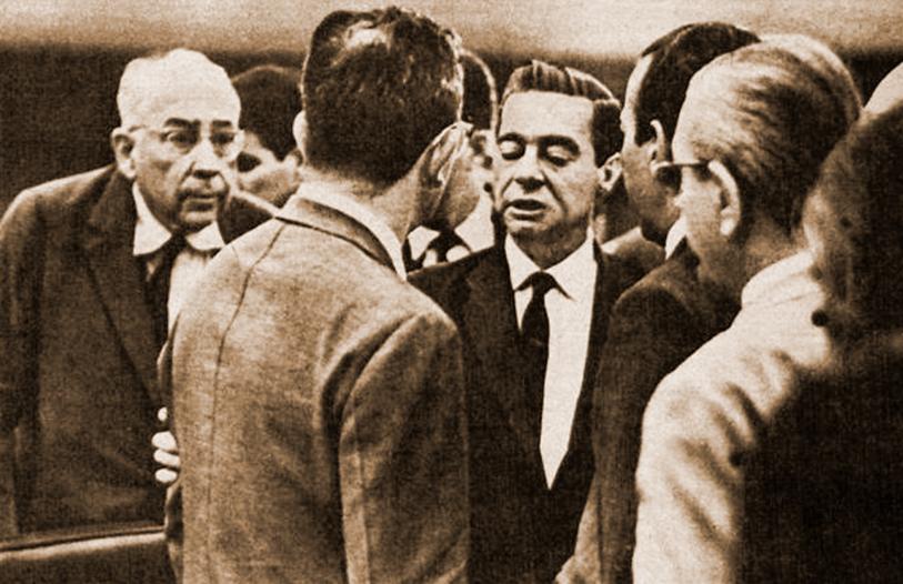 Presidente do Senado, Auro de Moura Andrade, dá voz de prisão a Arnon de Melo (Foto/História de Alagoas)