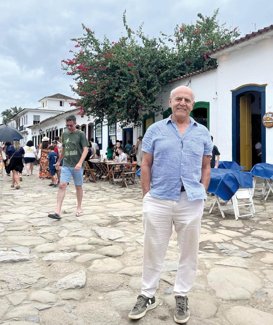 Curador do Centro Cultural Cecília Palmério, Jorge Alberto Nabut passou o fim de semana em Paraty, onde foi lançado nacionalmente seu livro “Adverbio de Lugar” pela editora Patuá (Foto/Reprodução)