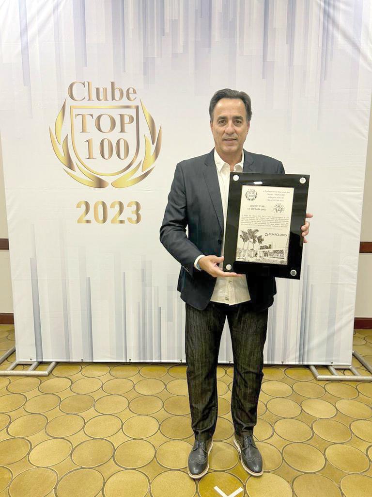 Jockey Club Uberaba participa da 3ª Semana Nacional de Clube 2023 e recebe premiação de Top 100 Clubes do Brasil através de seu presidente Renato Luiz da Costa (Foto/Reprodução)