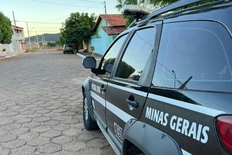 Suspeito foi abordado e preso pela Polícia Civil em rua de Abre Campo (Foto/Polícia Civil/Divulgação)