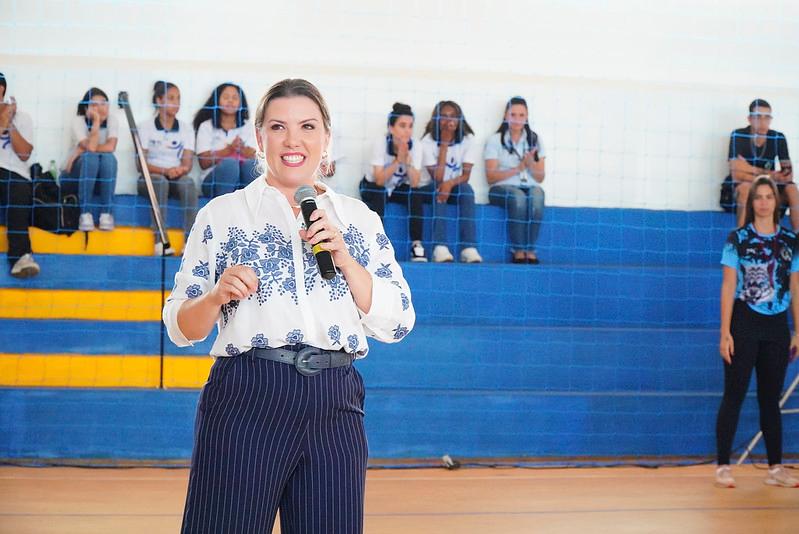 Prefeita Elisa Araújo discursou durante a cerimônia realizada no período da manhã (Foto: Lílian Veronezi)