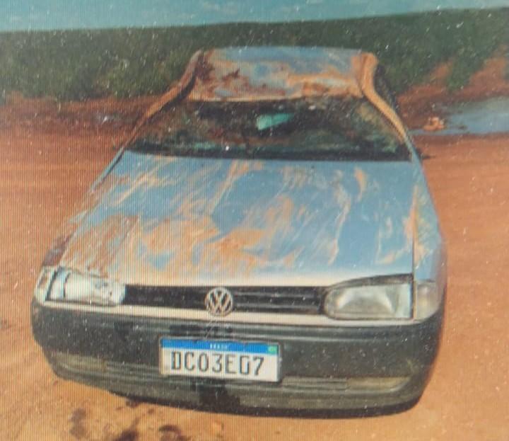 O carro sofreu danos generalizados e os três ocupantes ficaram feridos e foram levados para atendimento médico-hospitalar em Conceição das Alagoas (Foto/Divulgação)