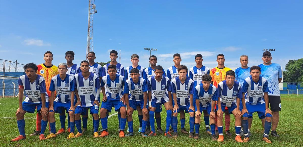 Elenco do Bom Retiro, todos preparados para buscar o titulo (Foto/Arquivo)