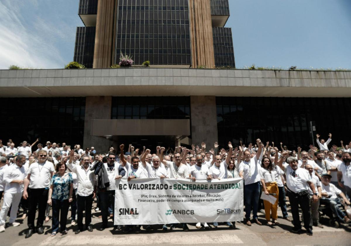 Dentre os pleitos da categoria, estão a criação de uma retribuição por produtividade institucional, reajuste nas tabelas remuneratórias, exigência de nível superior para cargo técnico, mudança do nome do cargo de analista para auditor (Foto/Reprodução)