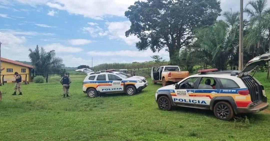 Polícia Militar localizou o gado em fazenda na região de Campo Florido, quando os animais eram embarcados em três caminhões (Foto/Divulgação)