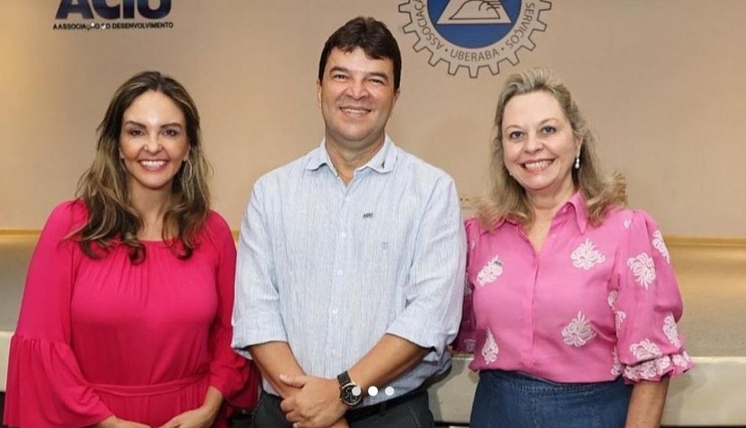 Presidente eleita da Aciu, Lídia Prata Ciabotti (à direita), com Esmê Nasser, que ocupará a vice-presidência e o atual presidente, Anderson Cadima (Foto/Reprodução)