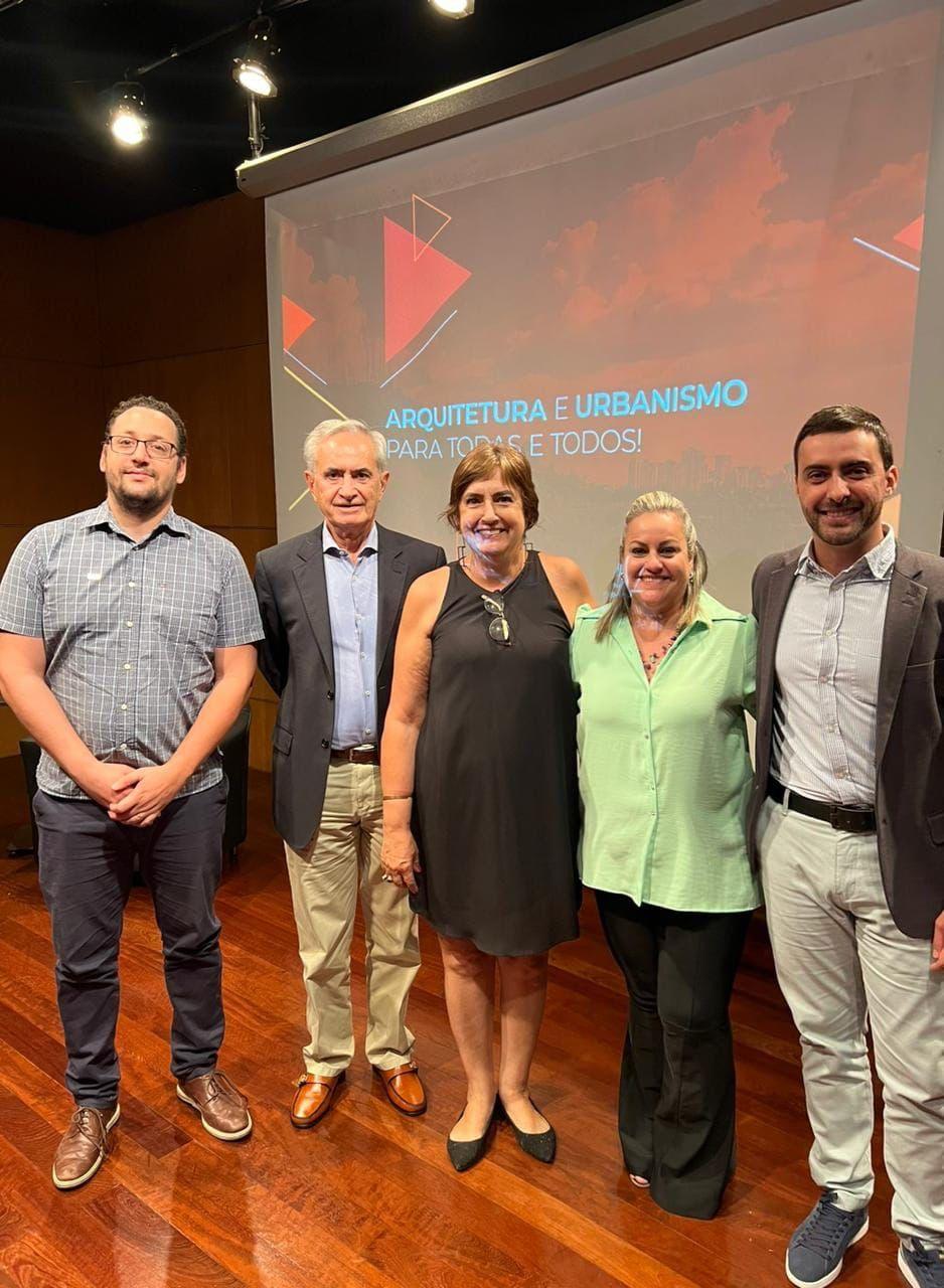 Parabéns aos novos conselheiros eleitos para o CAU –Mg Felipe Colmanetti, Marcondes Nunes de Freitas, Thaís Curi, Carmem Maluf e Mateus Medeiros. Só aplausos! (Foto/Reprodução)