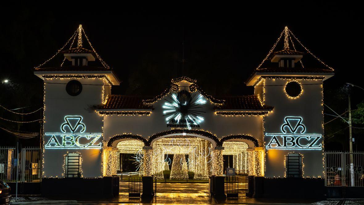 A abertura está prevista para acontecer às 18h, com as luzes sendo acesas às 19h. No mesmo dia, está prevista a apresentação do Coral do Conservatório de Uberaba e a Caravana da Coca-Cola (Foto/Reprodução)