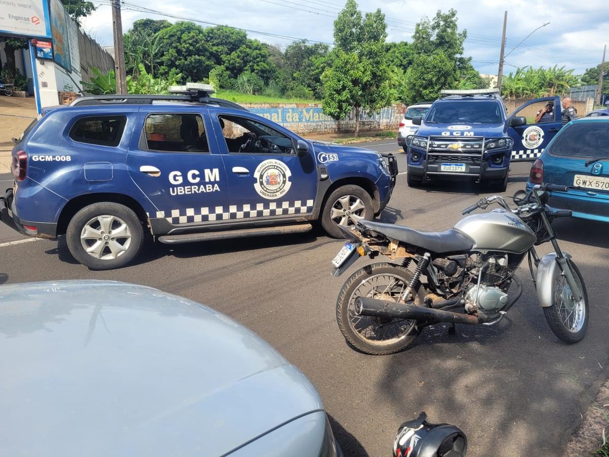 Motocicleta roubada, apreendida pela Guarda Municipal com dois jovens, que estavam com chave micha e confessaram a intenção de novos furtos (Foto: Divulgação)