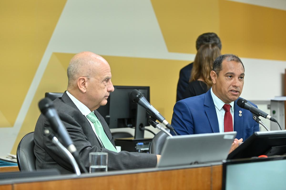 Deputado Arlem Santiago e o presidente da Comissão de Saúde da Câmara Municipal de Uberaba, vereador Luizinho Kanecão (Foto/Luiz Santana/ALMG)