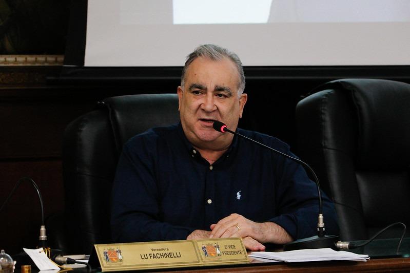 Ex-deputado Narcio Rodrigues participou da sessão da Câmara Municipal nesta terça-feira. Acompanhou, emocionado, a aprovação da homenagem a seu filho, Caio Narcio, nominando logradouro público. (Foto/Divulgação/CMU)