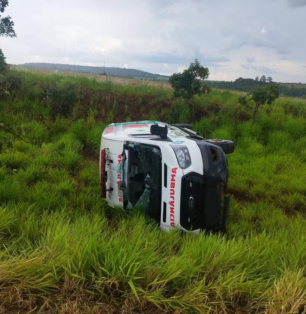 O motorista perdeu o controle devido à presença de água na pista, provocada pela chuva (Foto/PRF/Divulgação)