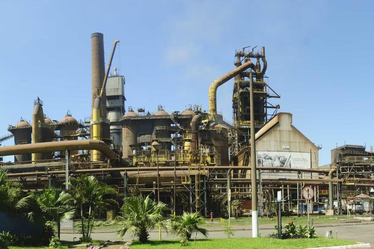 Alto-forno 1 fica na Usina de Ipatinga e tem capacidade para produzir cerca de 600 mil toneladas de ferro gusa por ano (Foto/Usiminas/Divulgação)