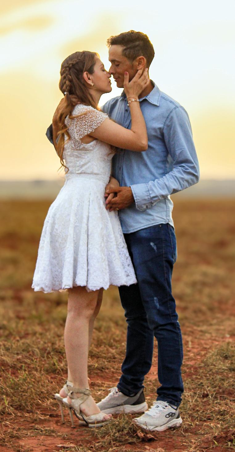 Jully e Thiago Werberth dos Santo celebram o amor hoje, o jovem casal sobe ao altar e conta com a presença de amigos e familiares queridos (Foto/Grão de Gente Fotografia)