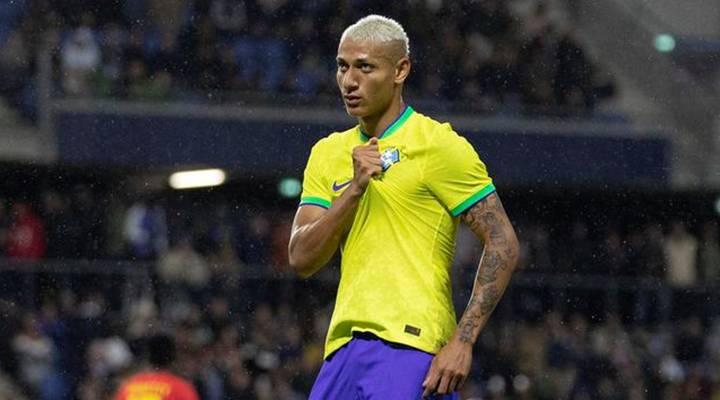 Danilo estreia pelo Nottingham em empate no Inglês