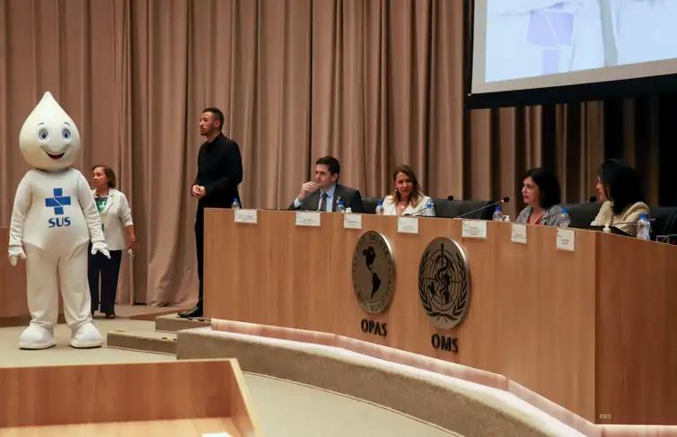 Ministra da Saúde, Nísia Trindade, apresenta o balanço do Movimento Nacional pela Vacinação na sede da Organização Pan-Americana da Saúde (OPAS/OMS) (Foto/Antonio Cruz/Agência Brasil)