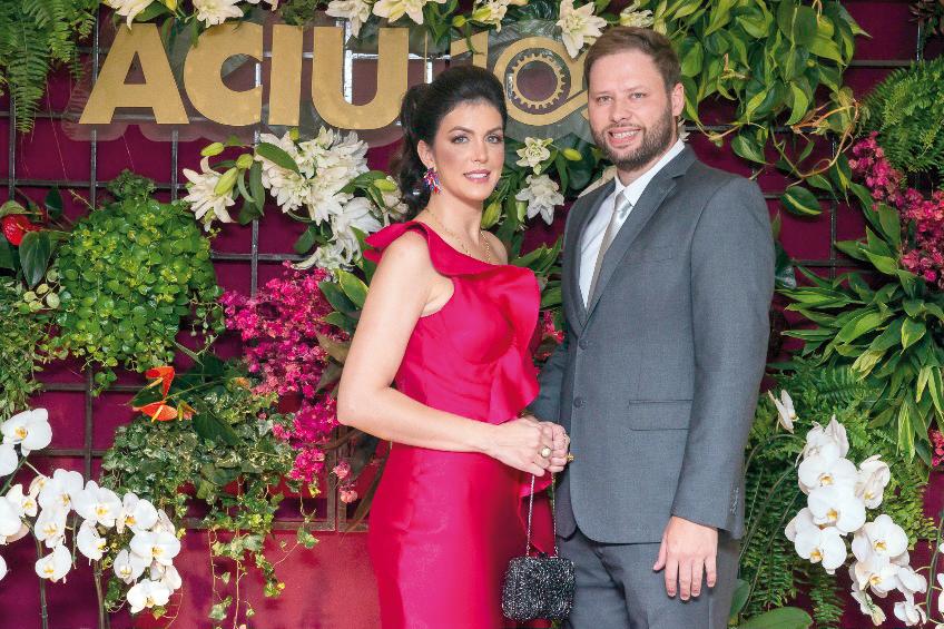 Bonita e elegante Marcela Amaral Pires e seu marido Bruno Rabelo (Foto/Arthur Matos/Francis Prado)