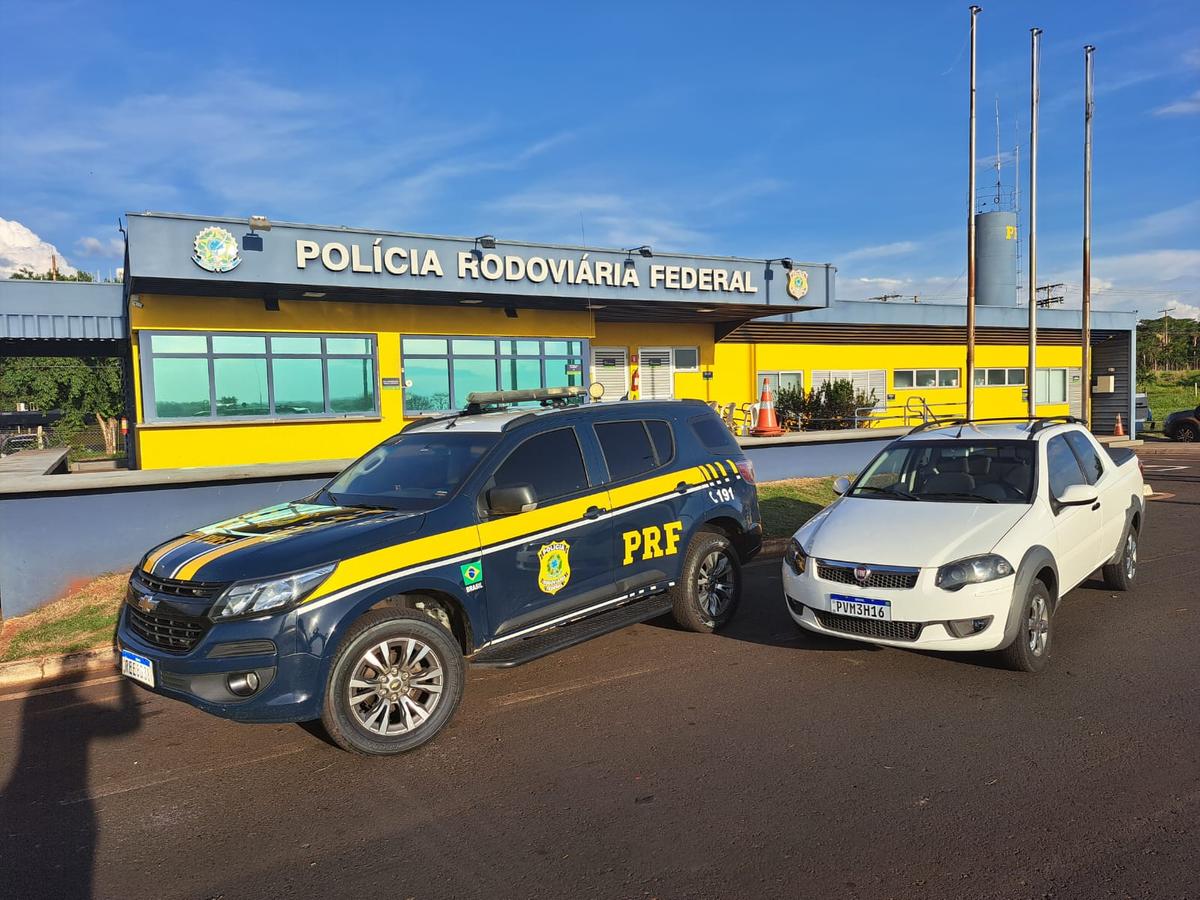 O Fiat Strada foi interceptado pela Polícia Rodoviária Federal na 050 e apresentava sinais de adulteração (Foto/Divulgação)