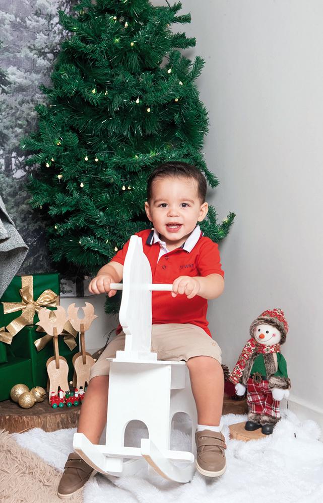 Teodoro Oliveira Assunção, fofíssimo, especialmente para a coluna de Natal (Foto/Ju Estevam Fotografia)