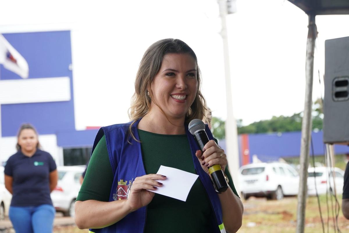 Prefeita Elisa Araújo justifica que a demora se deu em virtude da necessidade de aprovar revisão do plano de carreira dos servidores, mas garante que haverá tempo suficiente para realizar o concurso (Foto/Divulgação)