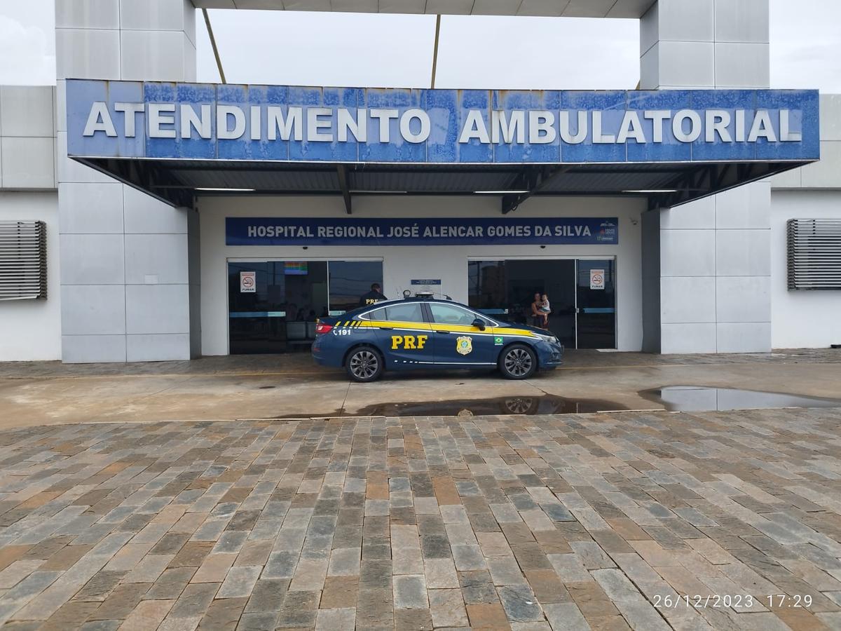 Após restabelecer a respiração do bebê, os agentes o conduziram até o pronto-socorro pediátrico do Hospital Regional  (Foto/Divulgação)