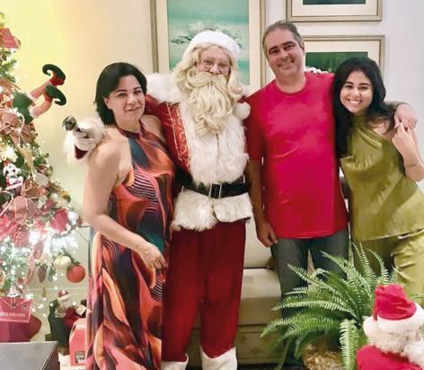 Papai Noel também visitou a casa dos queridos Marcelo Frossard, Adriana e Marcella (Foto/Reprodução)