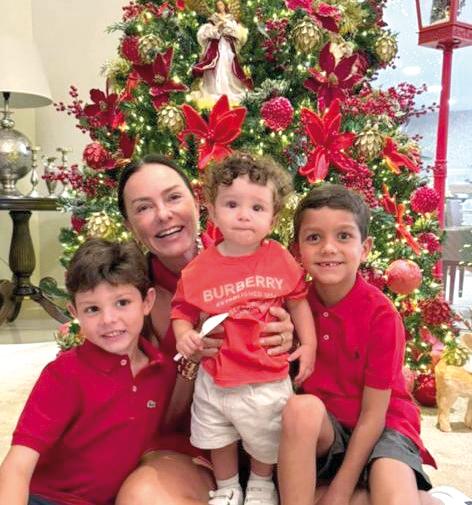 A linda Dani Detoni curtiu seu Natal ao lado dos netinhos. Muita alegria! (Foto/Reprodução)