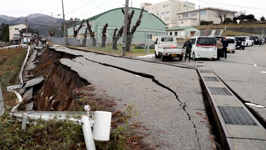 Ondas com mais de um metro atingiram alguns lugares. Pessoas evacuadas de suas casas se reuniram em auditórios, escolas e centros comunitários (Foto/Divulgação)