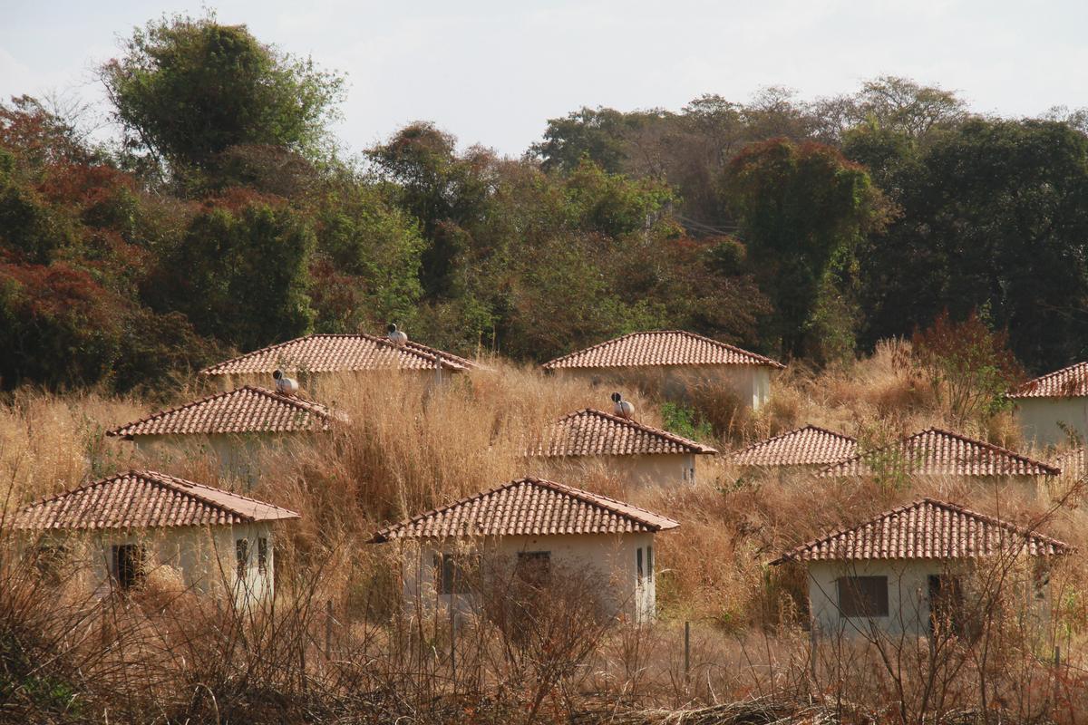 Casas do Alfredo Freire 4, que ficaram em situação de abandono com a paralisação das obras (Foto/ Arquivo JM)