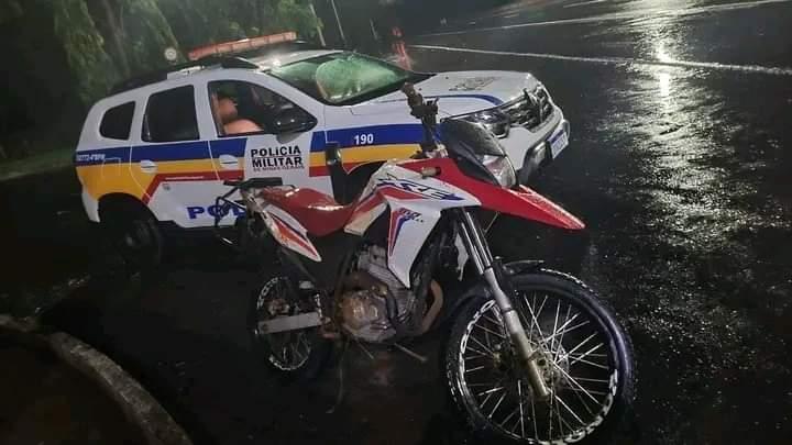 Motocicleta furtada em Igarapava enquanto estava parada em via pública, ligada e com a chave no contato (Foto/Divulgação)