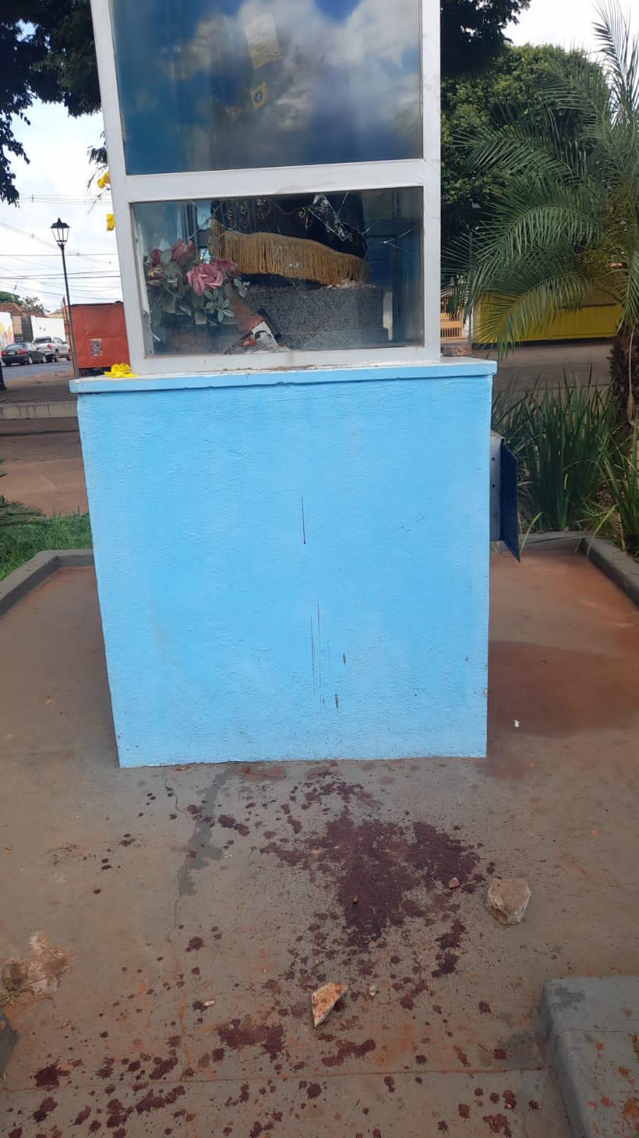 A suspeita é de que os criminosos tenham se machucado durante a vandalização (Foto/Divulgação)