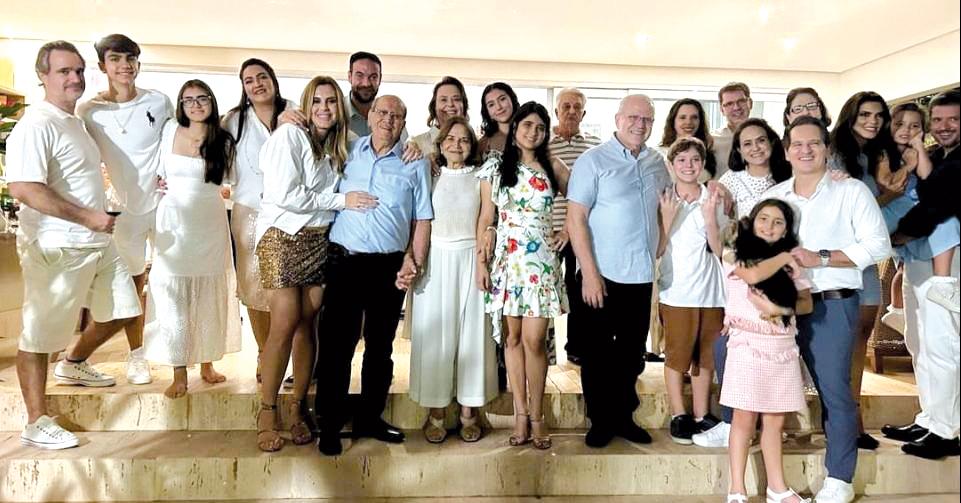 Já Dr. Djalma Abrão reuniu a família e amigos para celebrar achegada do novo ano (Foto/Arquivo Pessoal)