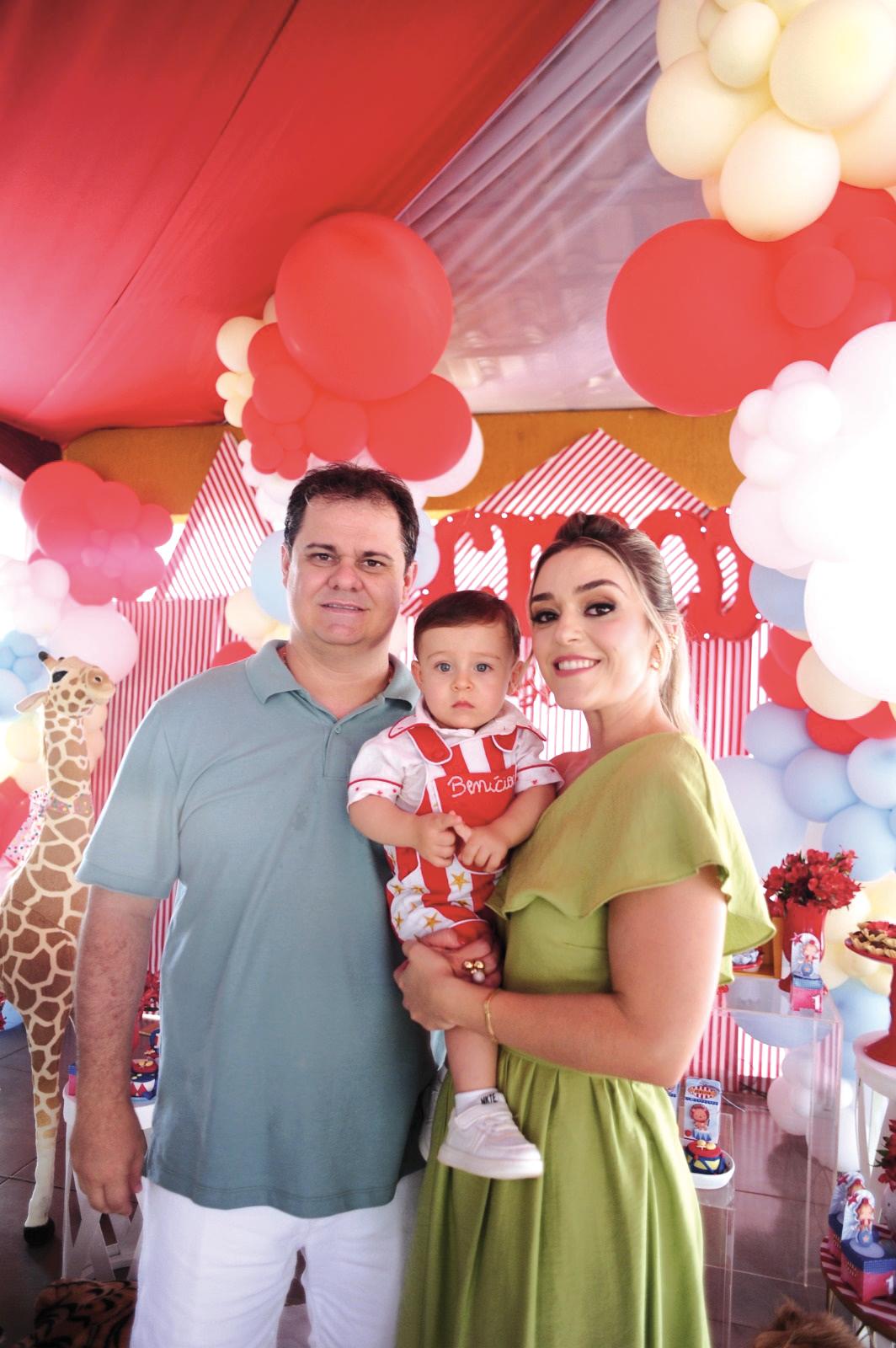 Benício com seus pais, Diego Fernandes Morlin e Jéssica Souto Morlin (Foto/Thaynara Mendes)